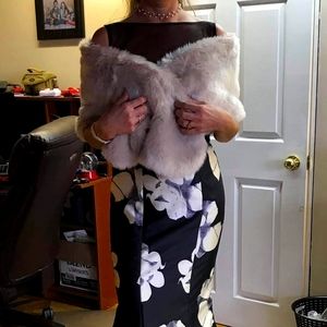 Women's faux fur shawl